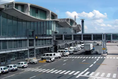 Transfert de aéroport Orly à Charles de Gaulle